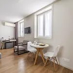 Se By House And People