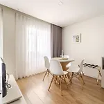 Se By House And People