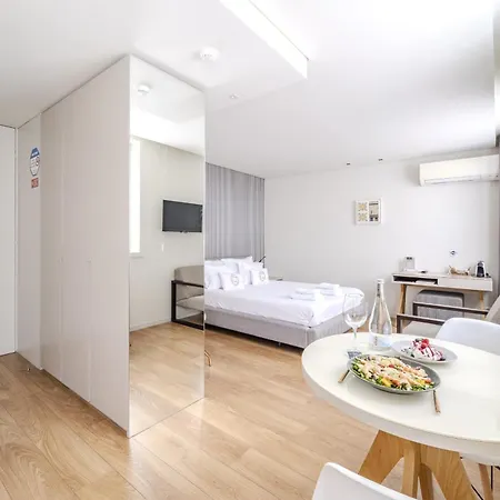 Se By House And People *