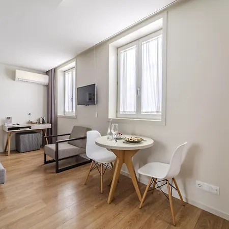 Se By House And People