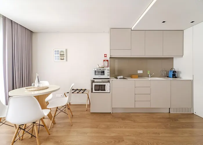 Se By House And People