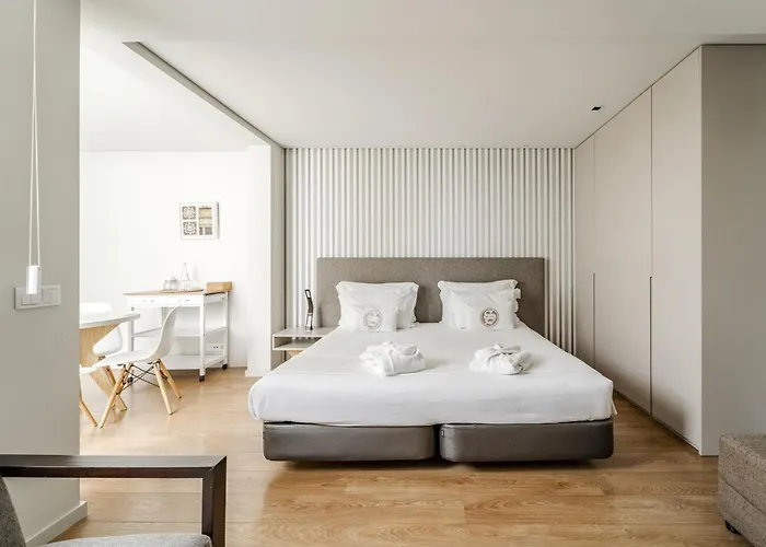 Se By House And People