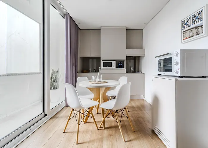 Se By House And People * Braga